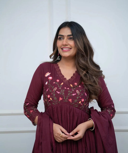 Green embroidered ethnic pur mul cotton kurta set for women by Kyathi