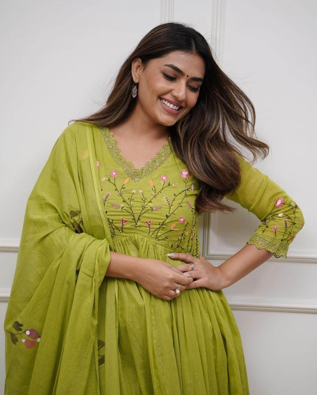 Green embroidered ethnic pur mul cotton kurta set for women by Kyathi