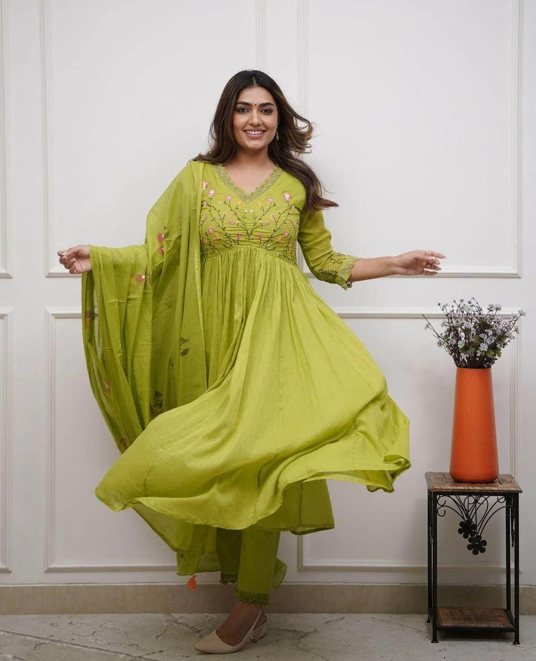 Green embroidered ethnic pur mul cotton kurta set for women by Kyathi